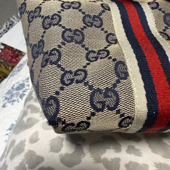 Authentic Gucci tote tan and red. Comes with certificate of authenticity - Picture 8 of 12